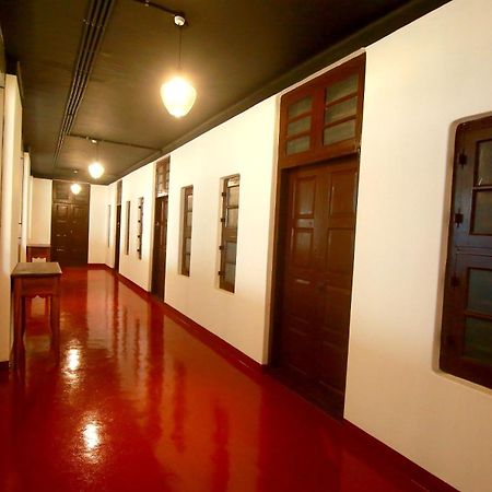 Kochi The Metro Pod - Backpackers A/C Dormitory المظهر الخارجي الصورة