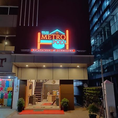 Kochi The Metro Pod - Backpackers A/C Dormitory المظهر الخارجي الصورة