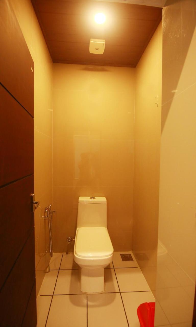 Kochi The Metro Pod - Backpackers A/C Dormitory المظهر الخارجي الصورة