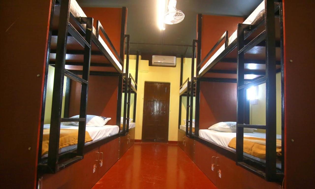 Kochi The Metro Pod - Backpackers A/C Dormitory المظهر الخارجي الصورة