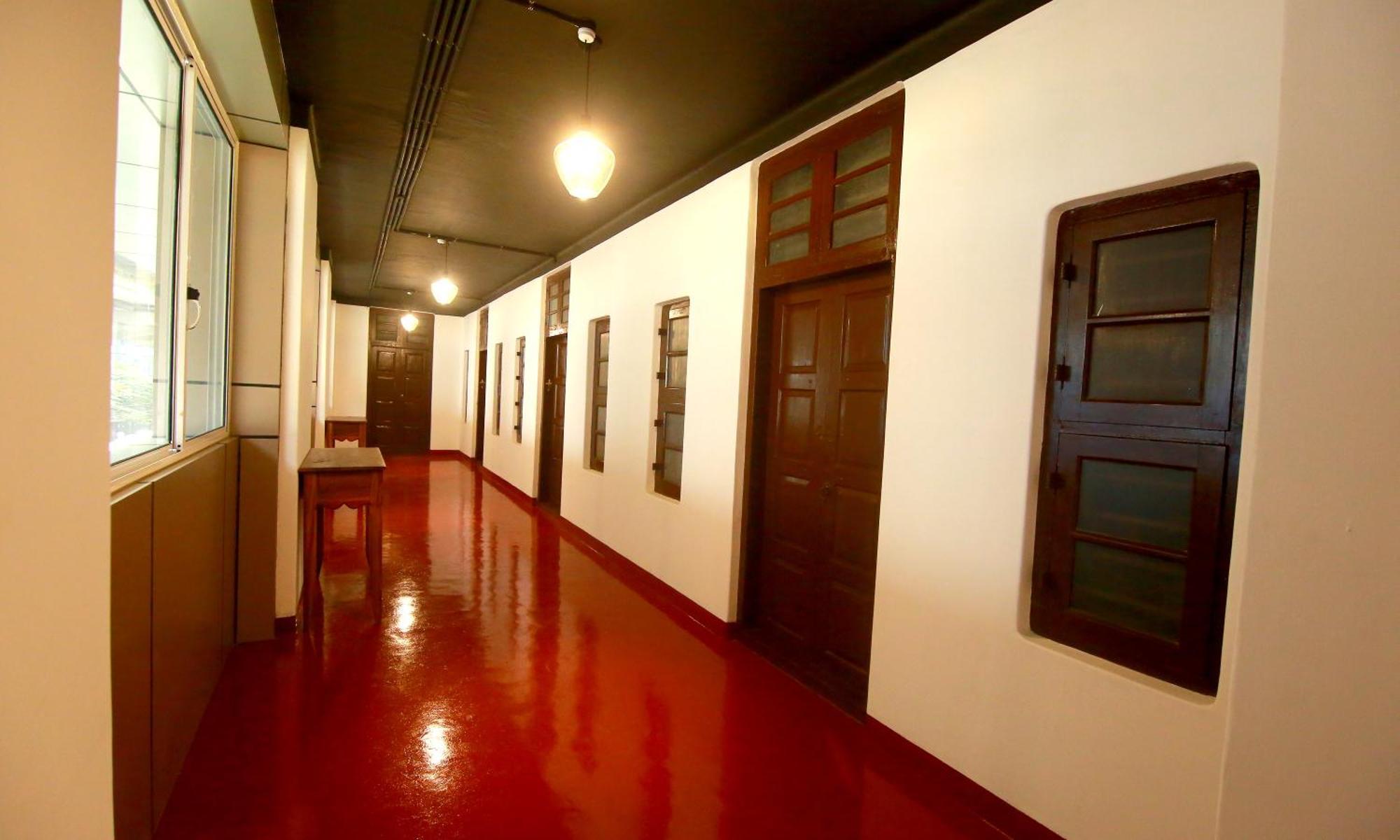 Kochi The Metro Pod - Backpackers A/C Dormitory المظهر الخارجي الصورة