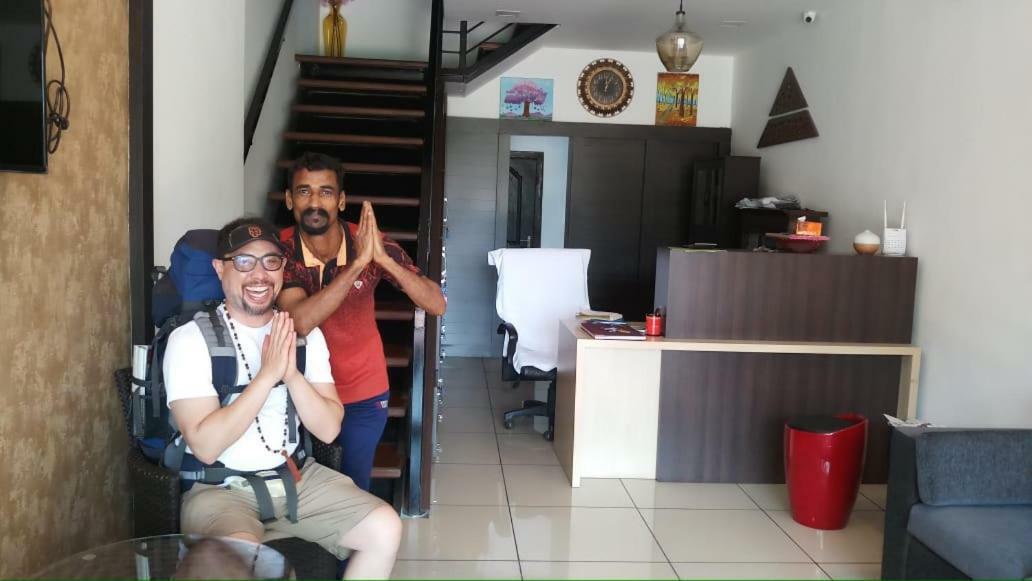 Kochi The Metro Pod - Backpackers A/C Dormitory المظهر الخارجي الصورة