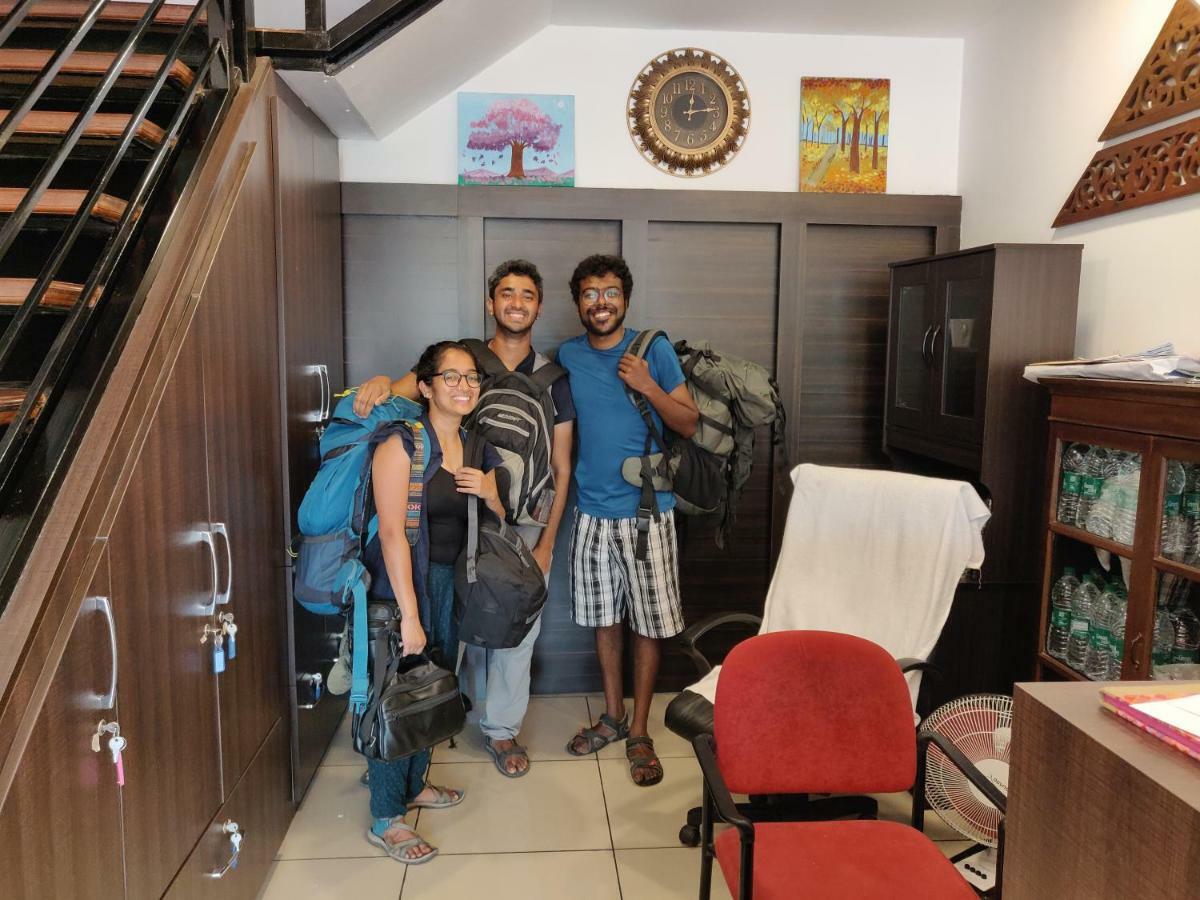 Kochi The Metro Pod - Backpackers A/C Dormitory المظهر الخارجي الصورة