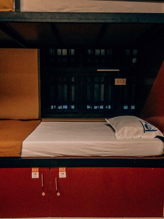 Kochi The Metro Pod - Backpackers A/C Dormitory المظهر الخارجي الصورة