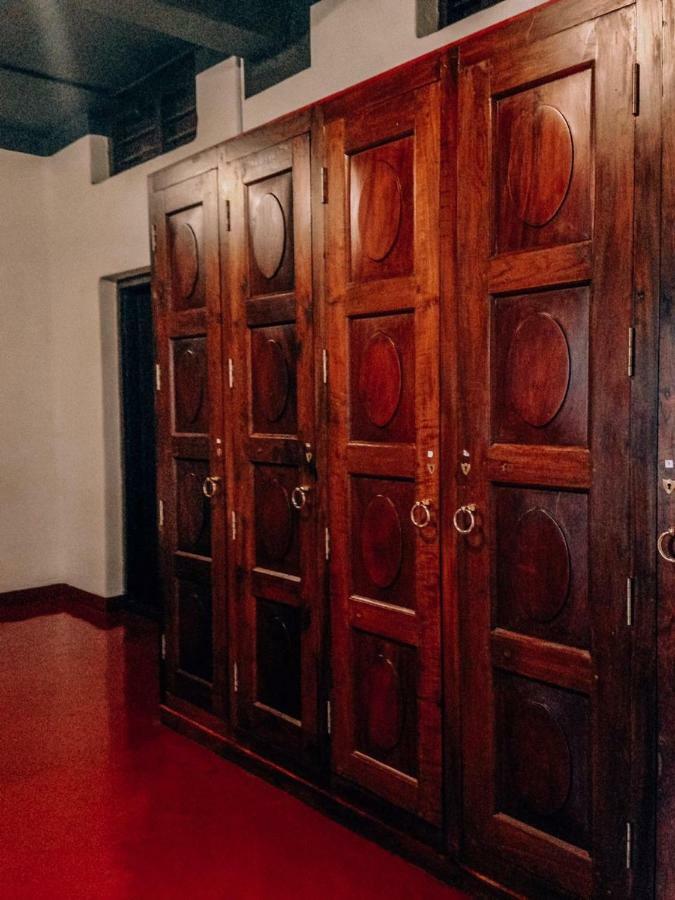 Kochi The Metro Pod - Backpackers A/C Dormitory المظهر الخارجي الصورة