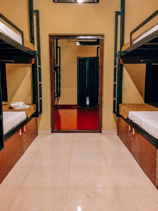 Kochi The Metro Pod - Backpackers A/C Dormitory المظهر الخارجي الصورة