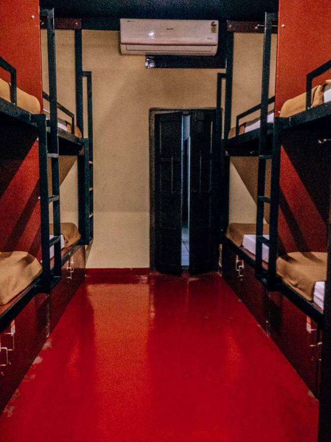 Kochi The Metro Pod - Backpackers A/C Dormitory المظهر الخارجي الصورة