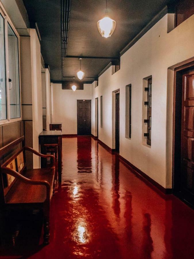 Kochi The Metro Pod - Backpackers A/C Dormitory المظهر الخارجي الصورة